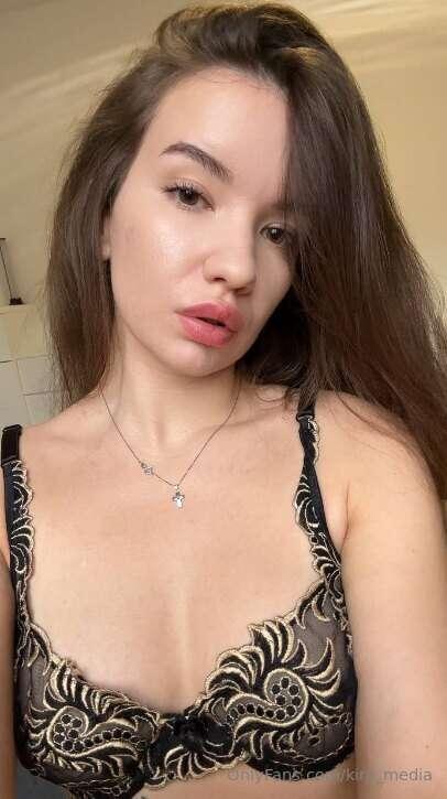 💦🥵💦 this pretty girl is always horny and knows how to make y..