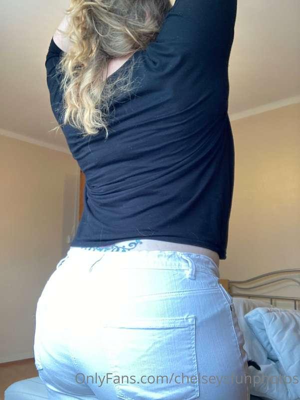 Who likes white jeans then?