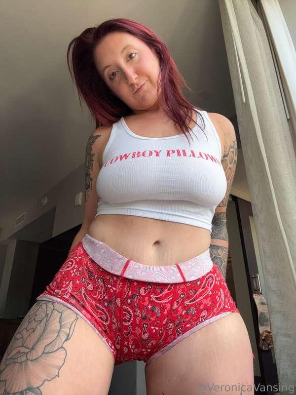 Feeling cheeky… swipe to see what I mean 😘