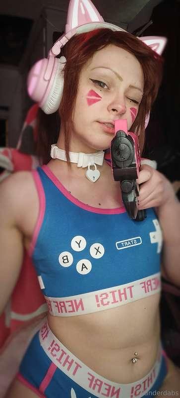 DVA is a naughty girl, she plays with herself while playing ..
