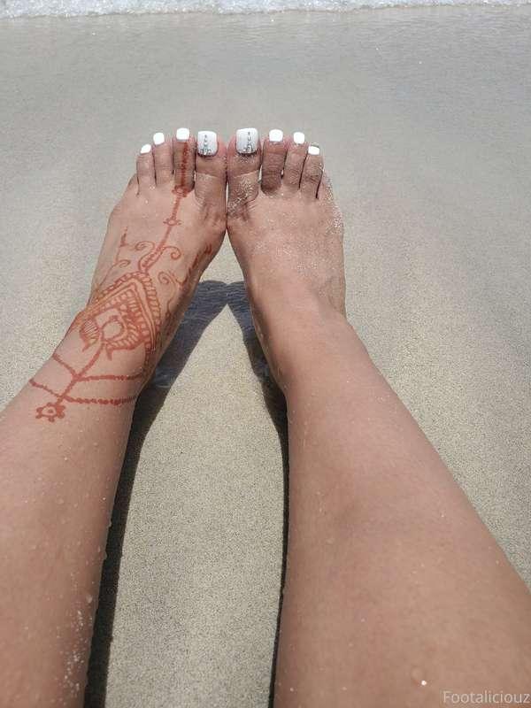 Feets on a beach ❤️