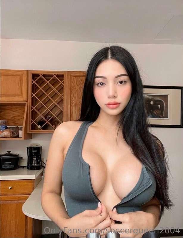 Be honest with me, 👀 isn’t @hollysweet18 the cutest? She jus..