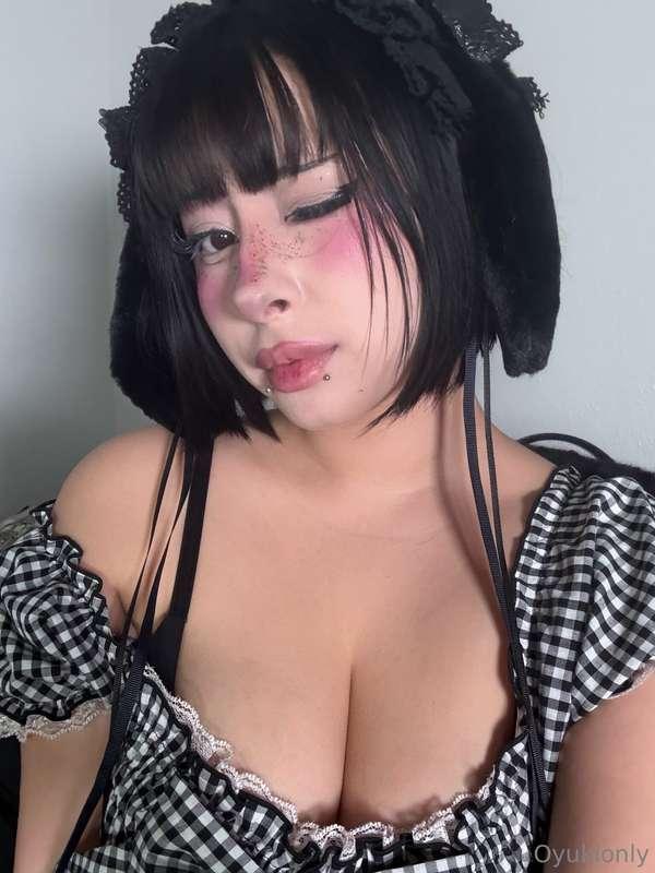 Can I be ur vampire gf? 🧛‍♀️