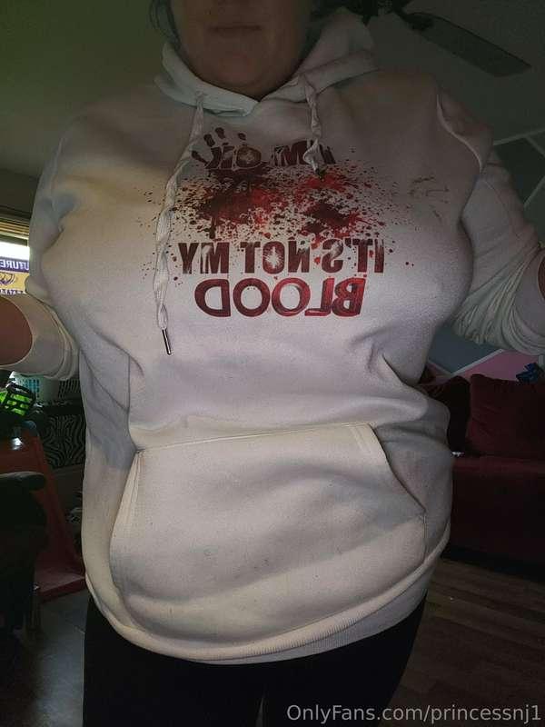 Nipples so hard they even peek 👀 through the sweatshirt toda..