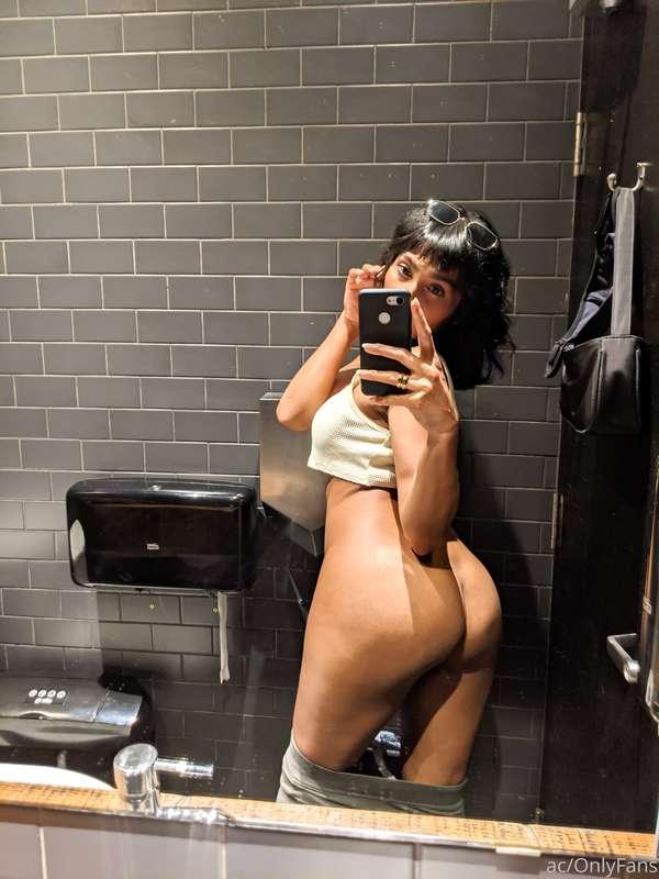 Not me taking belfies in a restaurant washroom 😂. Might make..
