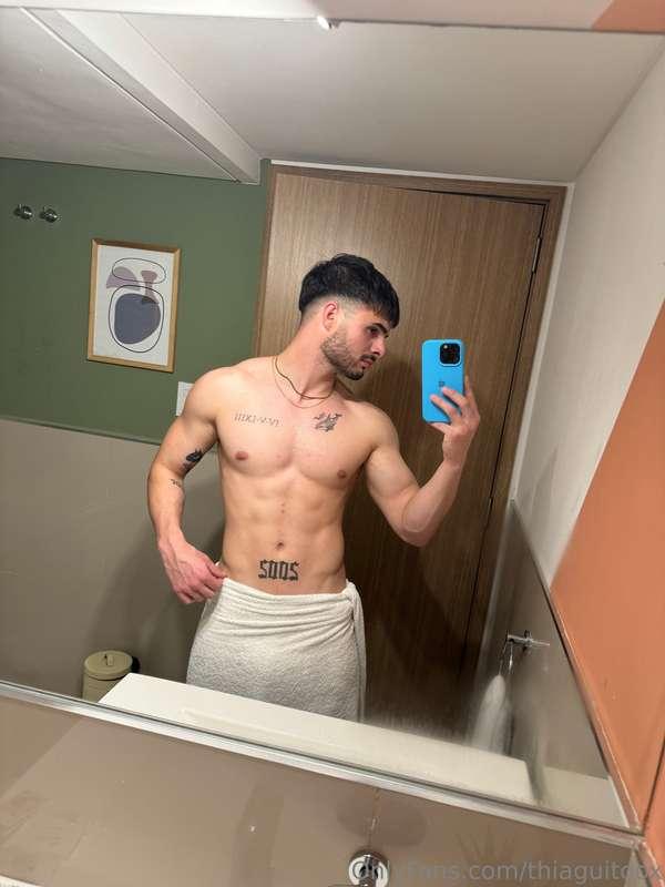 Anyone active? Let's talk in private👀😈alguien activo? vamos ..