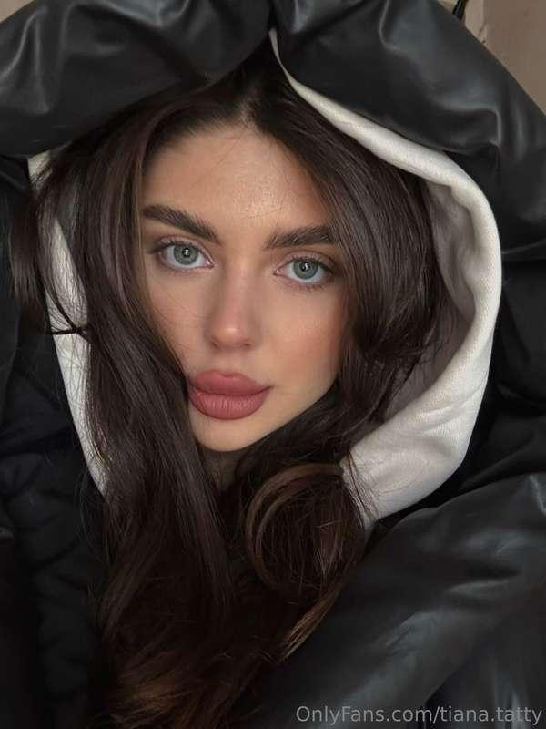 Hey, lovelies! 💫 I'm having a little eye color identity cris..