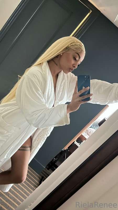 I’m not the type to wear lingerie… id rather wear no clothes..