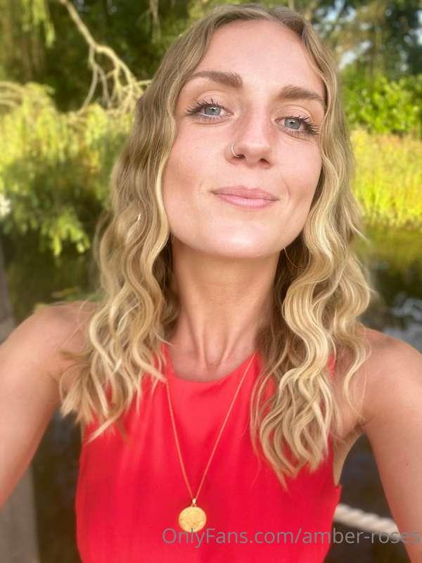 Hello 👋🏻 
This is me. 30 year old mum of two. Huge foodie. W..