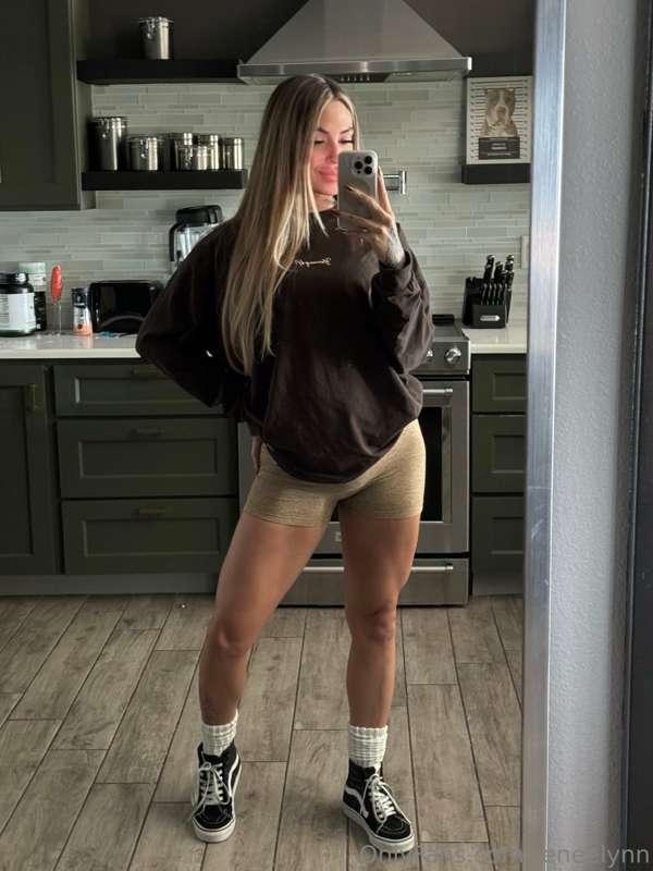 Off to the gym to hit some leg workout 🦵