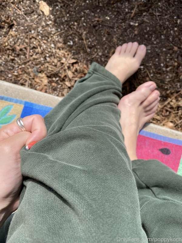 Waxing my legs today~ 
interested in a little ‘before’ clip ..