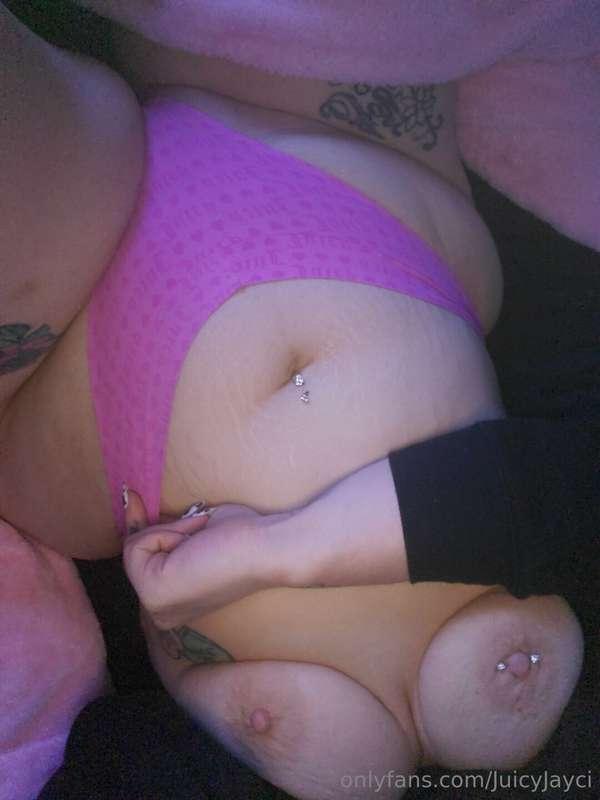 tummy, hips and titties