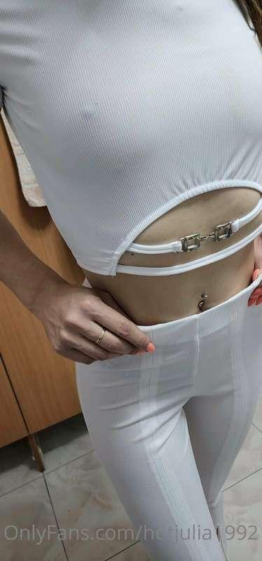 I'm waiting for you to take this suit off me 🔥😈🥵
אני מחכה לך..