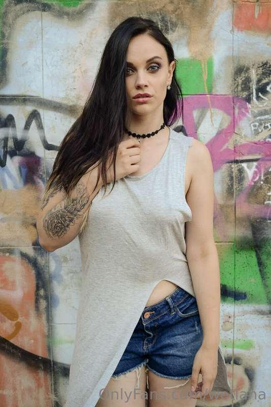 Once upon a time I was hot brunette . 
Which color better su..