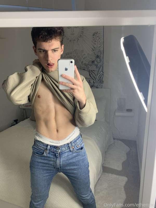 swipe to get me nakey 🙈