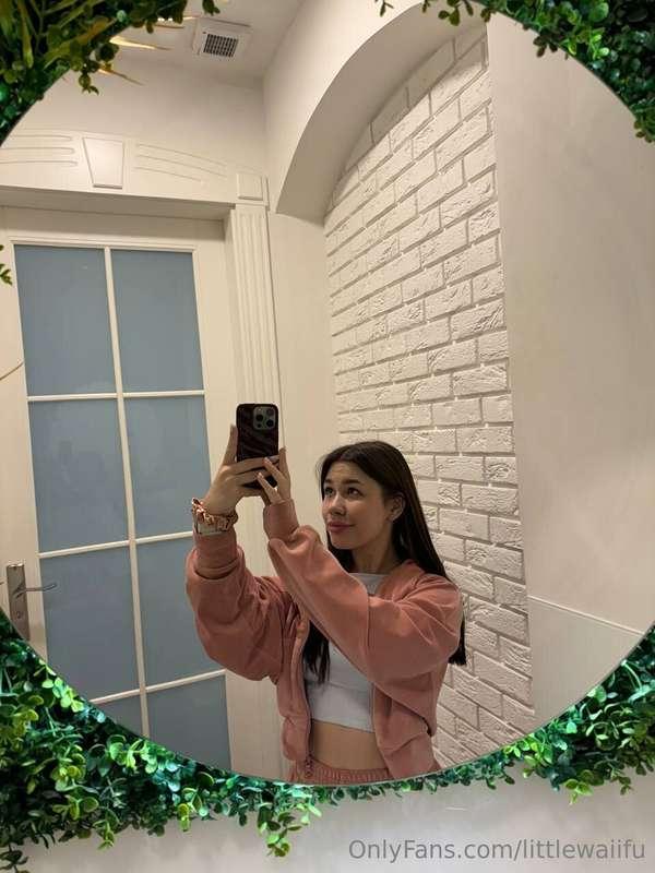 Does this color of clothing suit me?👉👈