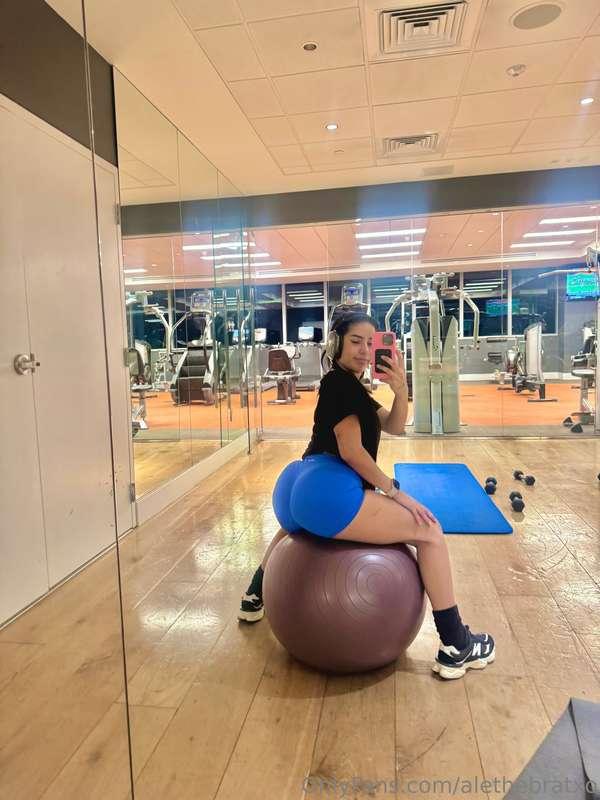 I love playing with big balls 😋