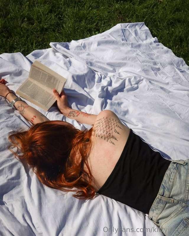 just me, the sunshine, and good vibes 🌞💚 (but it’d be better..