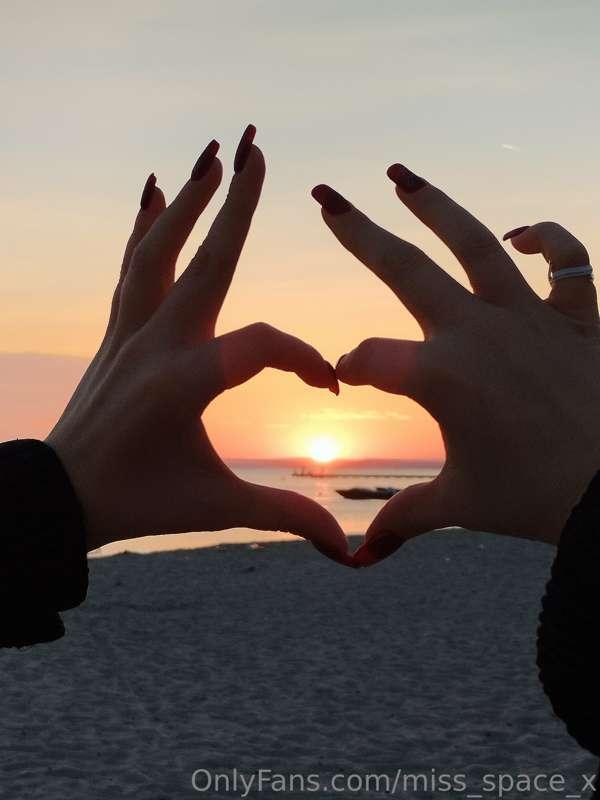 Sorry guys I am so busy now, meeting a sunrises  and watchin..