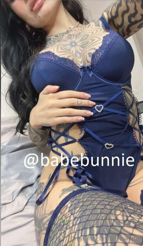 Her hot and horny pussy is waiting for you 😈😈 @babebunniee ✨..