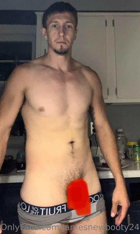 Just got off work, who wants a midnight snack😈😈