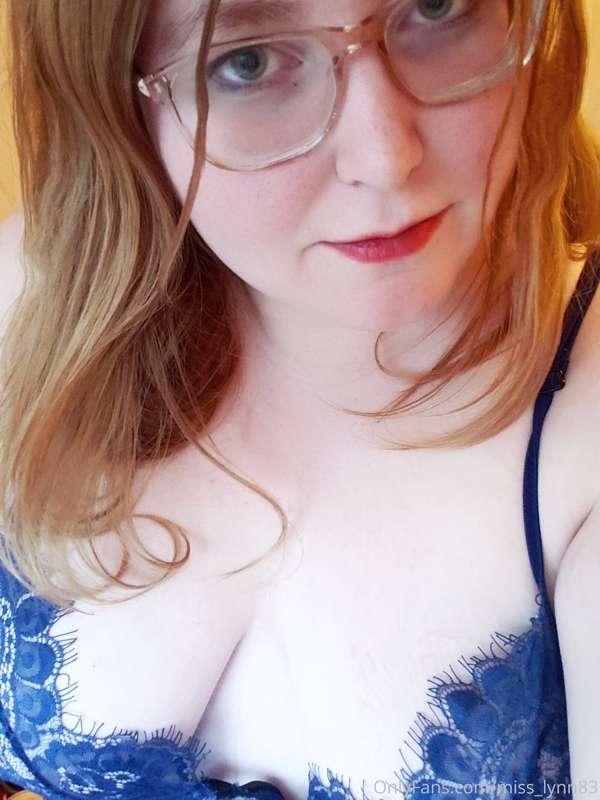 💞 This top isn't very supportive, maybe I'll just take it of..