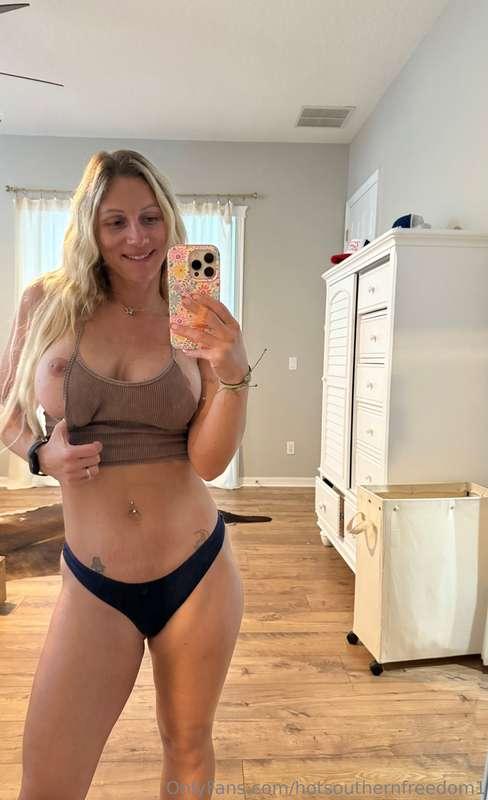 Some tittie to start your day!
