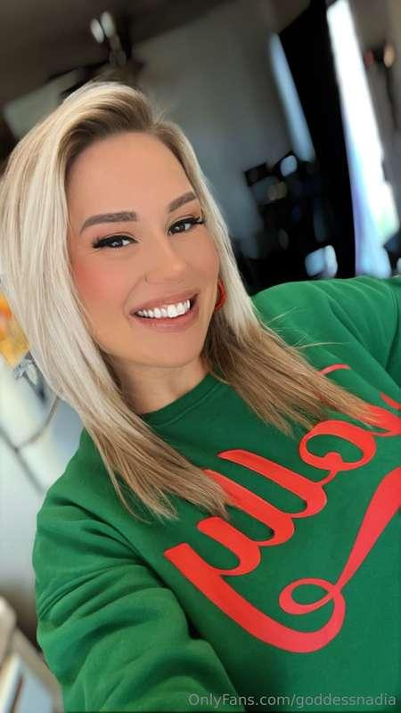 This is how I smile when I know im stronger than you 😉