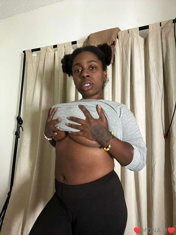 1 video boob play
Other video squeezing out 🥛 
Purple pantie..