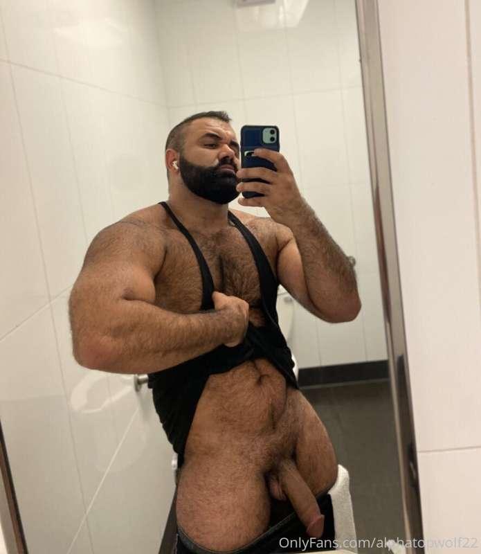 Got horned up seein all these bottoms at the gym doin squats..