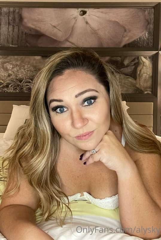 Kisses for you on this Saturday! 💋