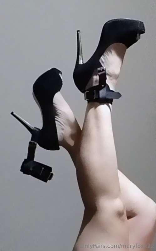  I Love my shoes! Do you want me to play with them? 🥵😈