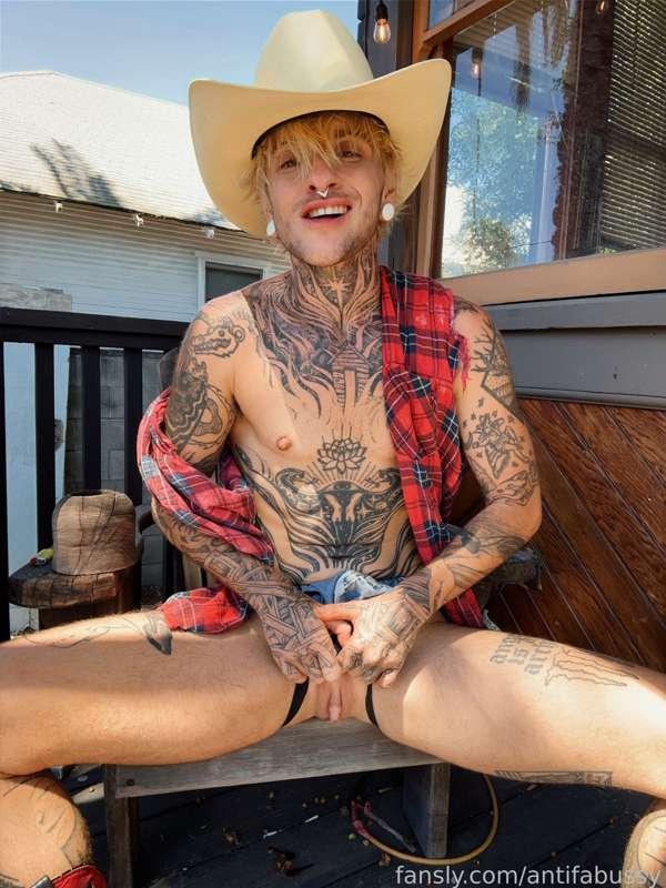 Took some cowboy photos today before my collab! Guess who I was riding today? 🤠🔥🔥🔥 Yeehaw! #nudes #outside #cowboy #boots #boypussy #tdick