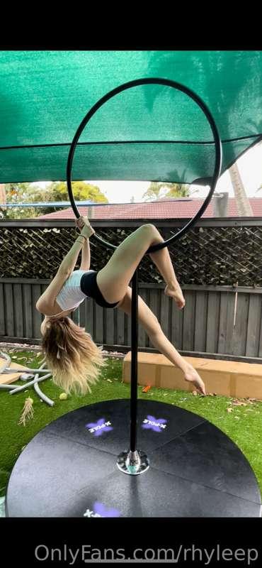 Guys!! I really wanna do a shoot in my Lyra hoop, what cospl..