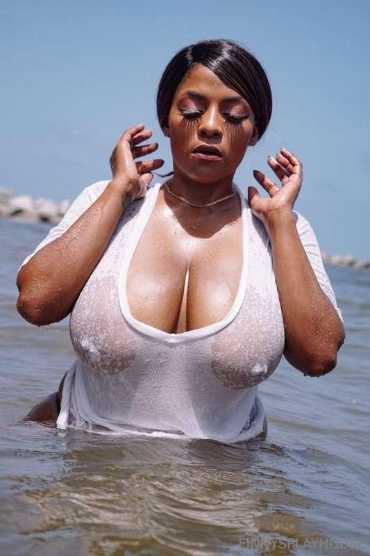 Submissive freak Dexi Wexi put on her sexiest outfit and pop..