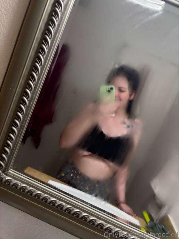 Freshly showered 🥰I wish someone could have joined me 😔