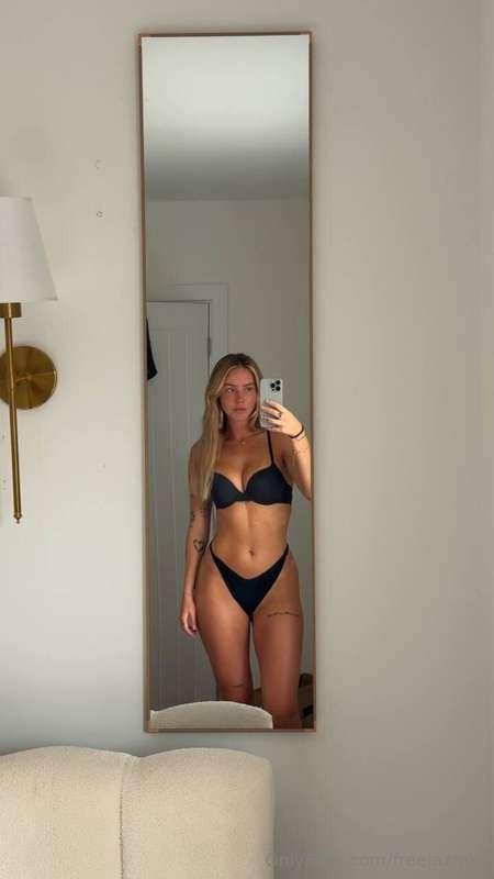 Your cute distraction 😇