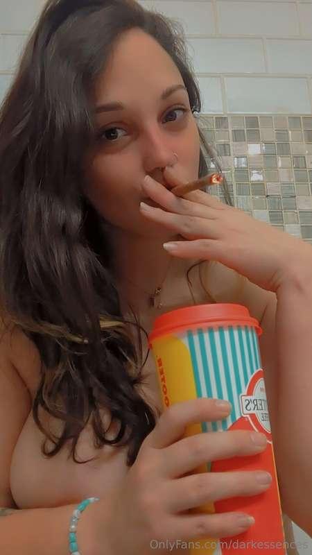 Q&A with me 😇😈 guaranteed responses to tippers 🫠💦Open to dis..