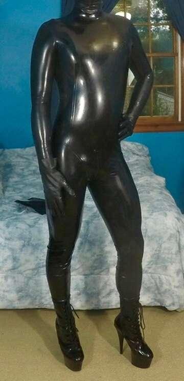 I will never forget the day I got My first latex catsuit! 😍 ..