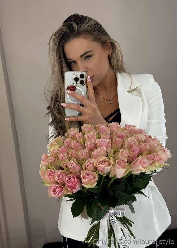 🌸✨ Capturing the perfect moment! Here I am, posing in the mi..