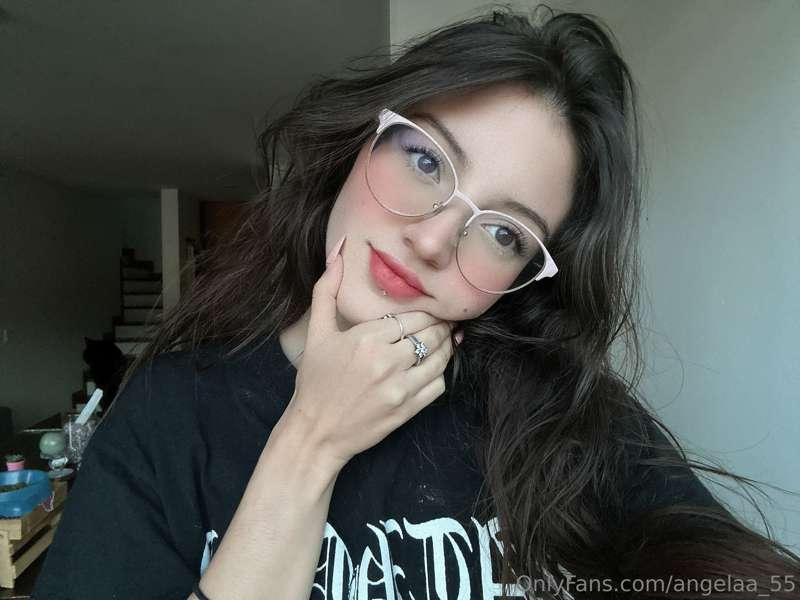 **Do you like when I wear glasses?** <3