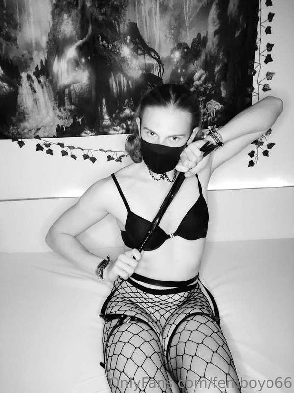 Who wants to punish a bad bad Femboy?😈😈
Btw i really don't k..