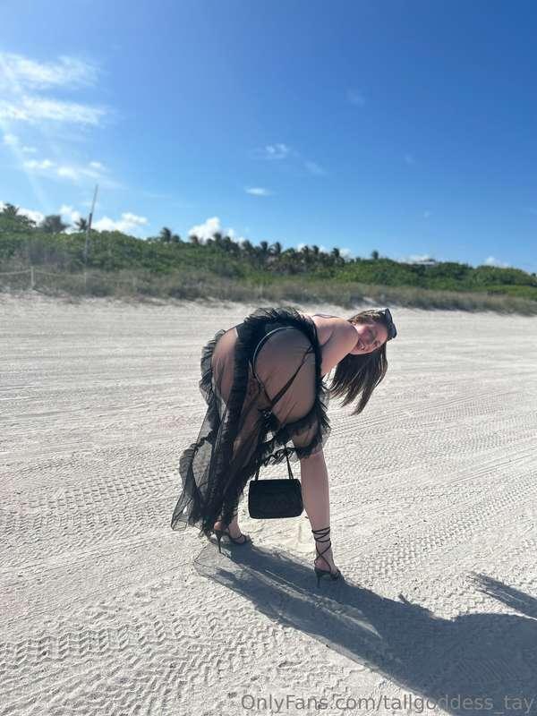 Bend me over onna beach dada😍😘💋