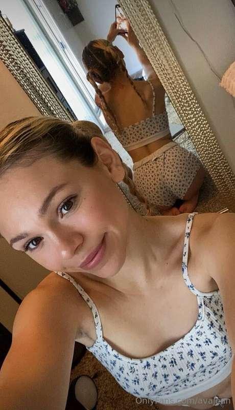 The hottest girl in my college dorms just made her OF!! 😳🔞 @..