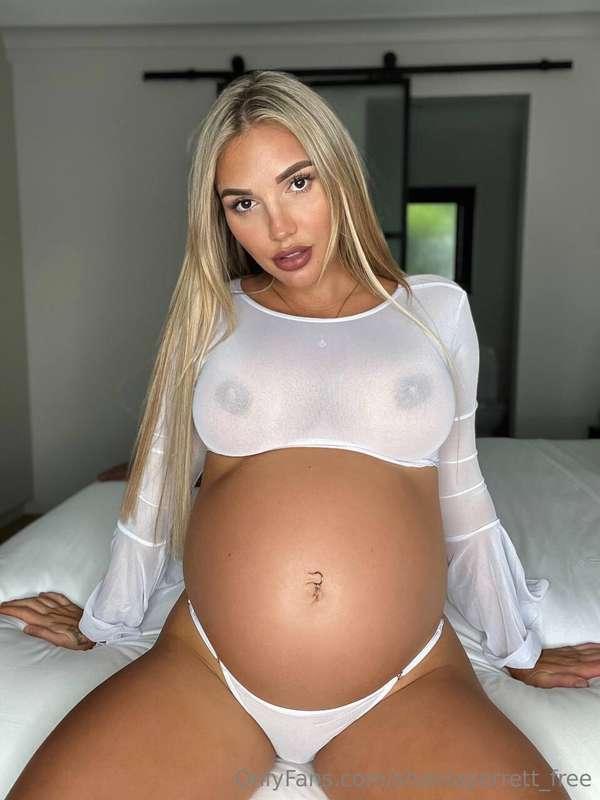 DM me PREGNANT if you want to see the hottest videos i've fi..