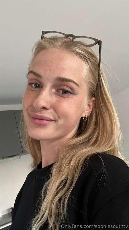 share you a nice smile for the day 🥰