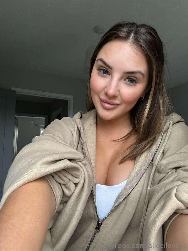 A chill weekend is NEEDED 🤍Message me your weekend plans xx