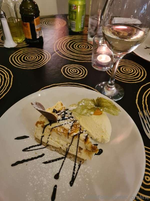 An evening enjoying a delicious dessert in the company of fr..