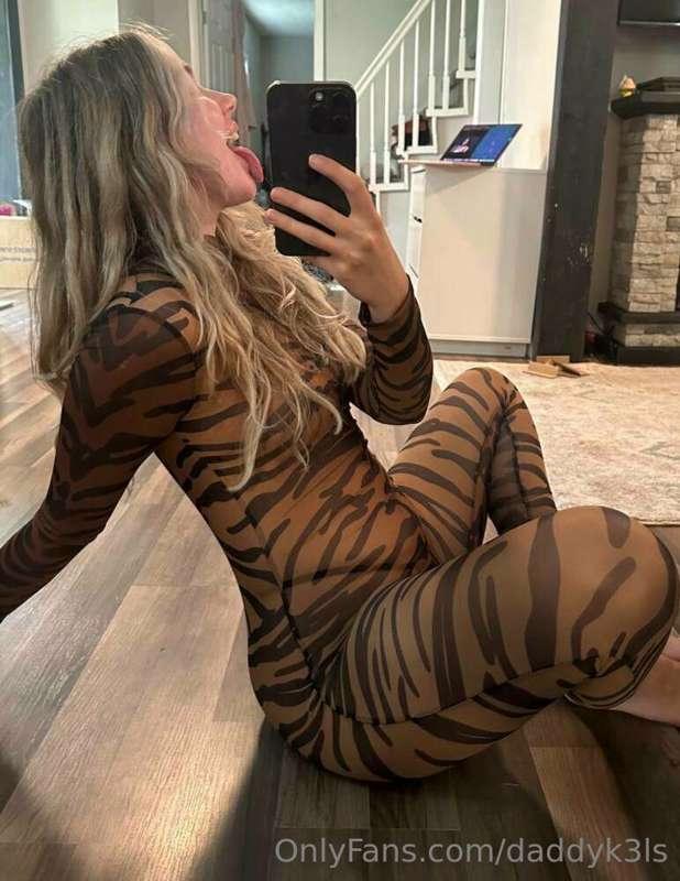 Kitty Cum slut at your service hehe
