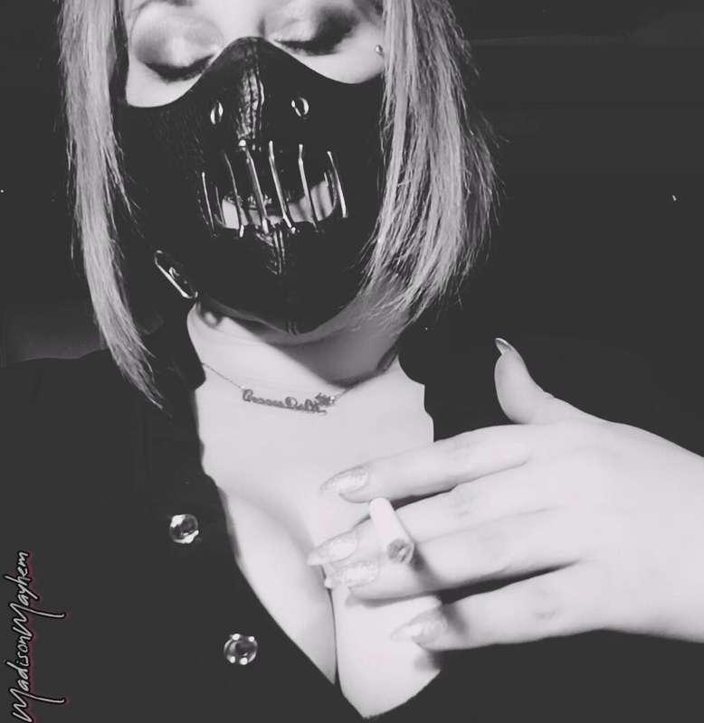 Miss Lecter Photo Set 👑😈🖤🚬
Crave me like I crave my cigarett..